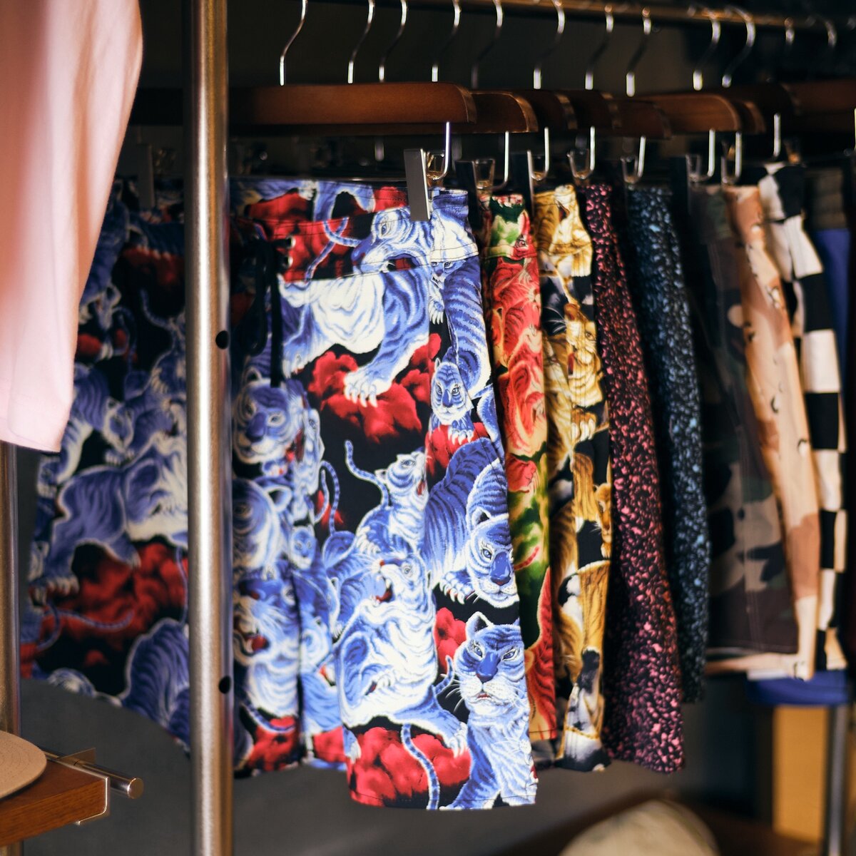 CAPTAINS HELM FLAGSHIP STORE 店内のシャツラック